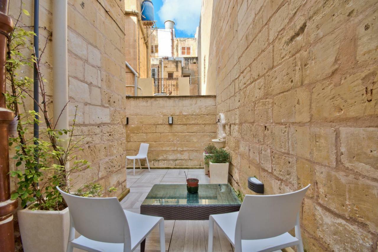 Vacation Townhouse Villa Sliema Bagian luar foto