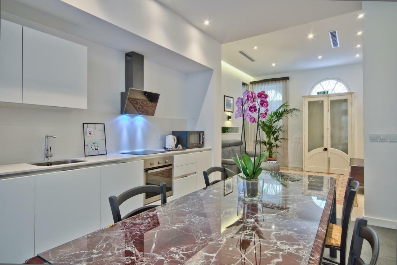Vacation Townhouse Villa Sliema Bagian luar foto